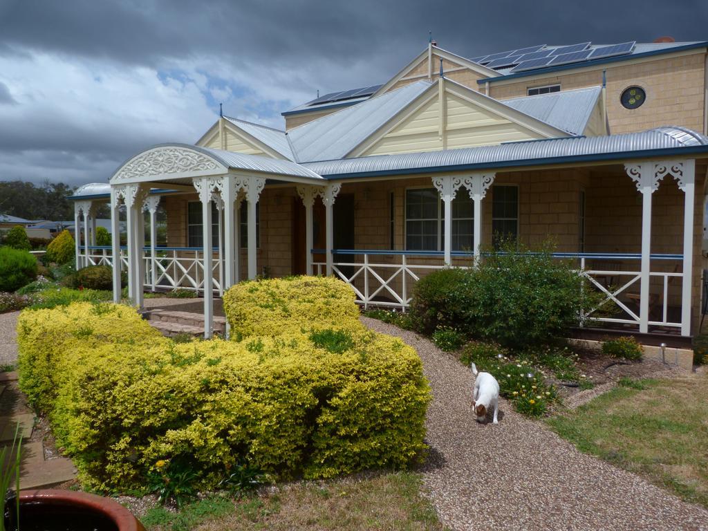 Bed and Breakfast Grovely House à Stanthorpe Extérieur photo
